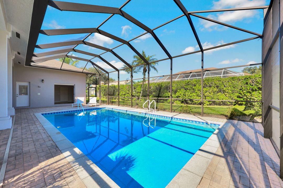 2035 Castle Garden Ln, Naples, FL 34110