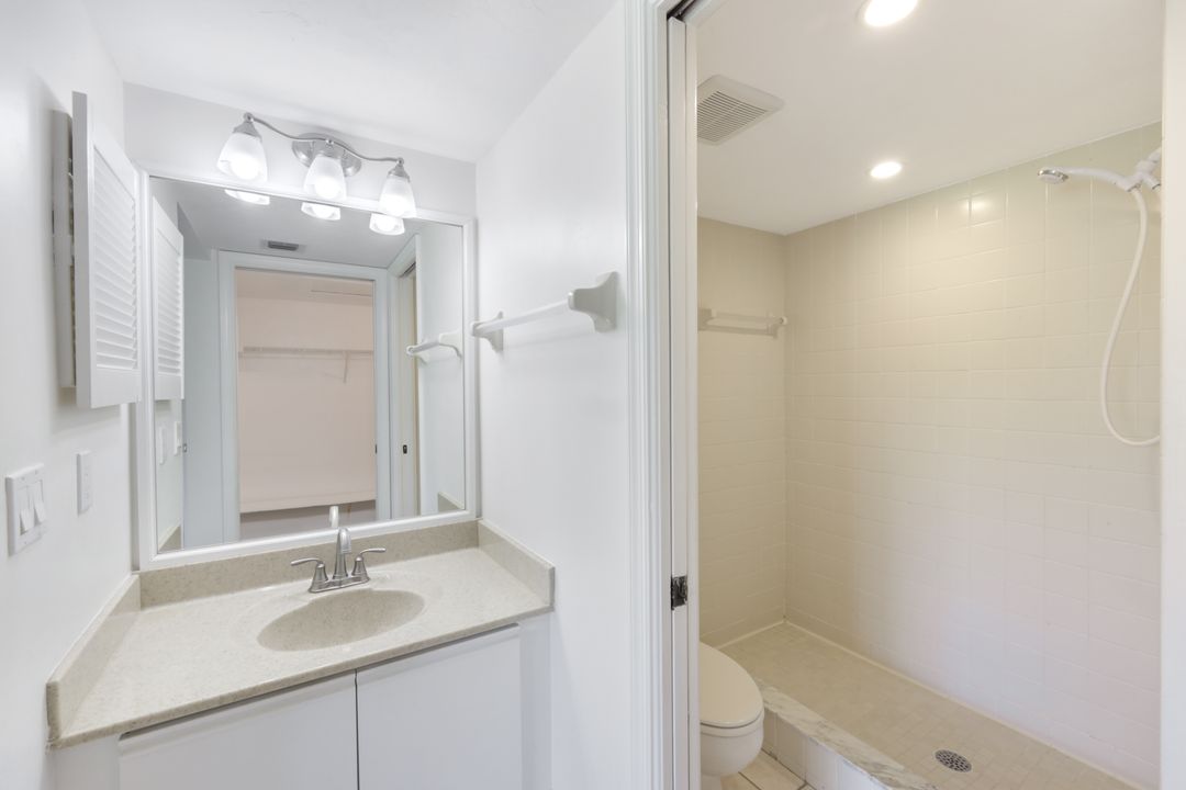 1228 Commonwealth Cir #203, Naples, FL 34116