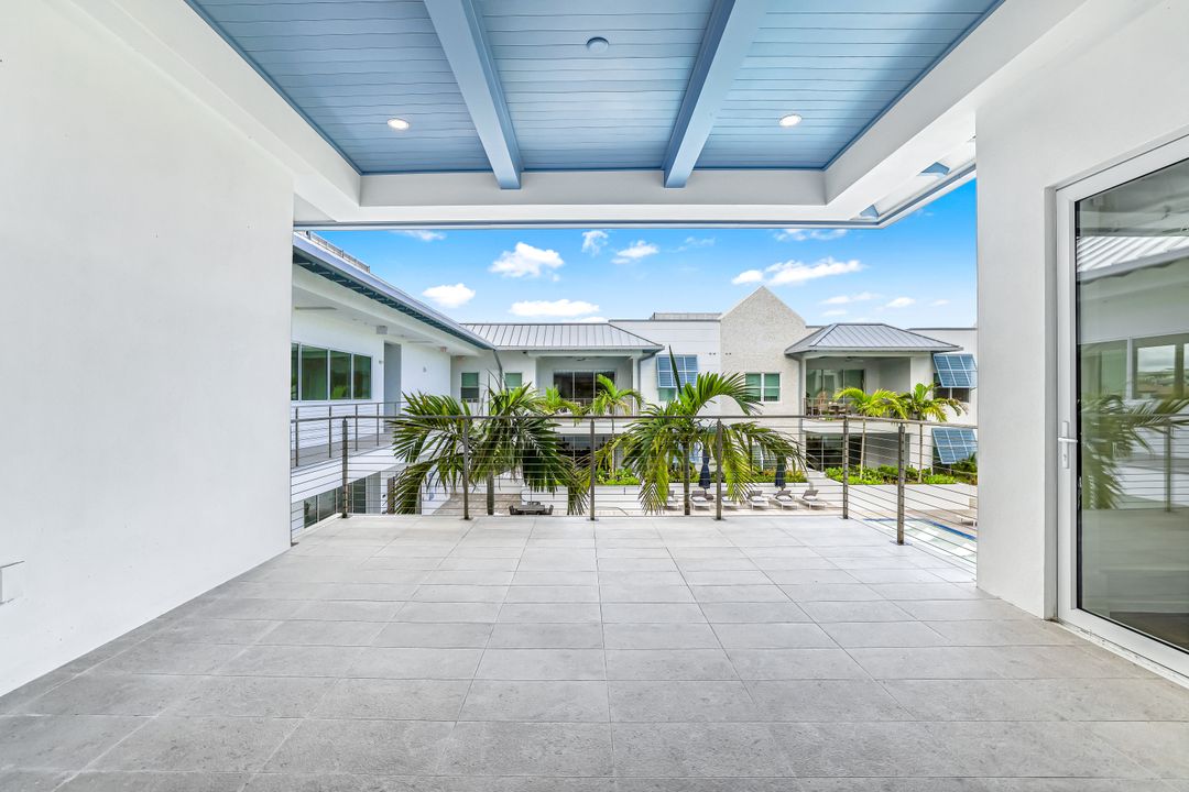 201 8th St S #308, Naples, FL 34102