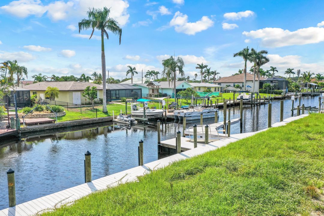 5229 Sunset Ct, Cape Coral, FL 33904