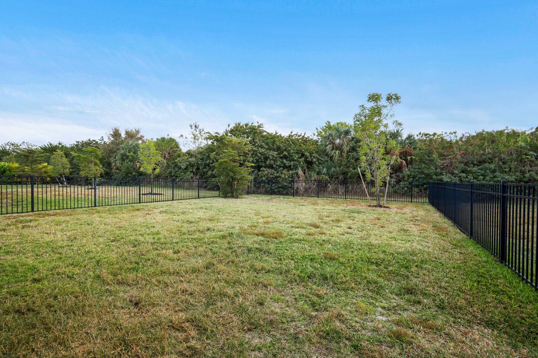 836 Heather Lk Ave, Cape Coral, FL 33993