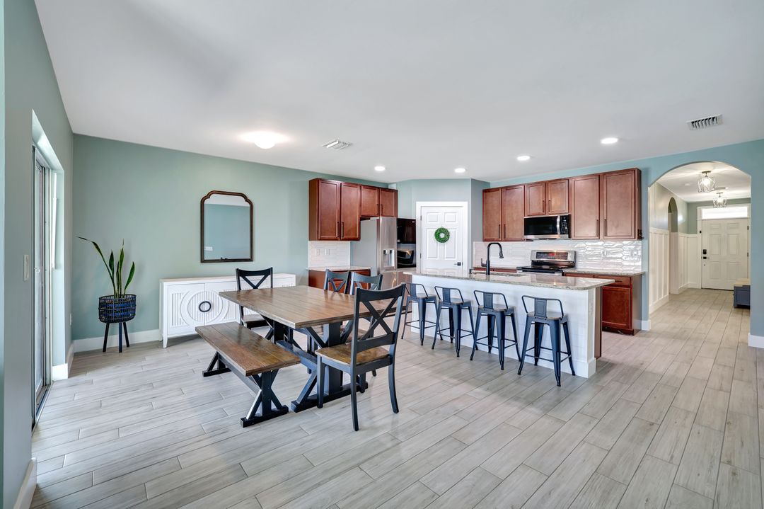 692 Hadley St E, Naples, FL 34104