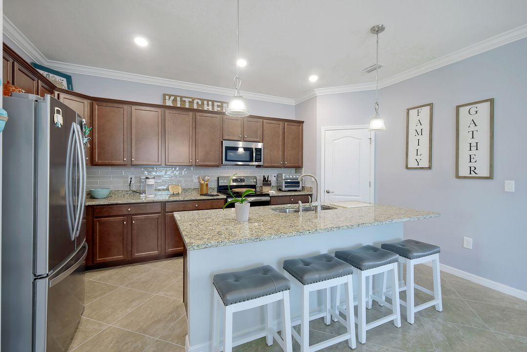 9386 Foxglove Ln, Naples, FL 34120