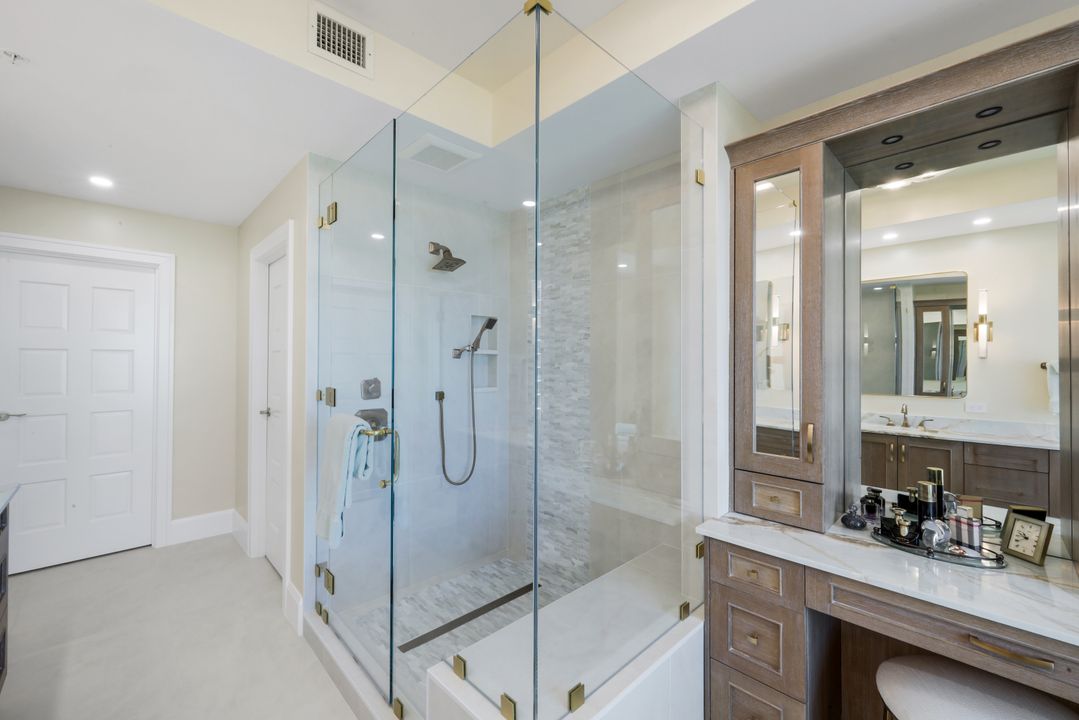 4201 Gulf Shore Blvd N #1003, Naples, FL 34103