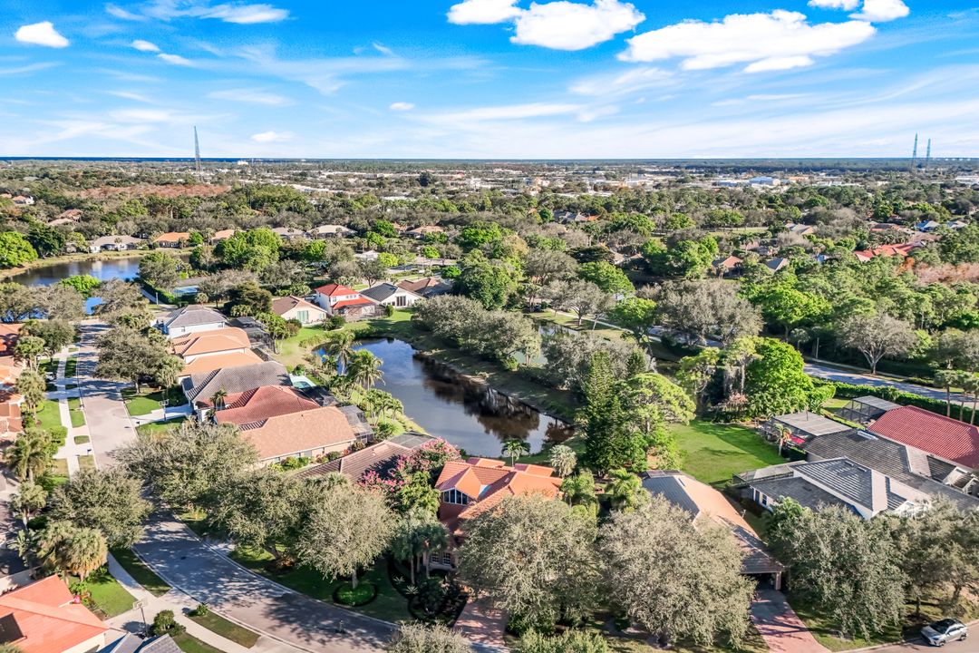 6777 Southern Oak Ct, Naples, FL 34109