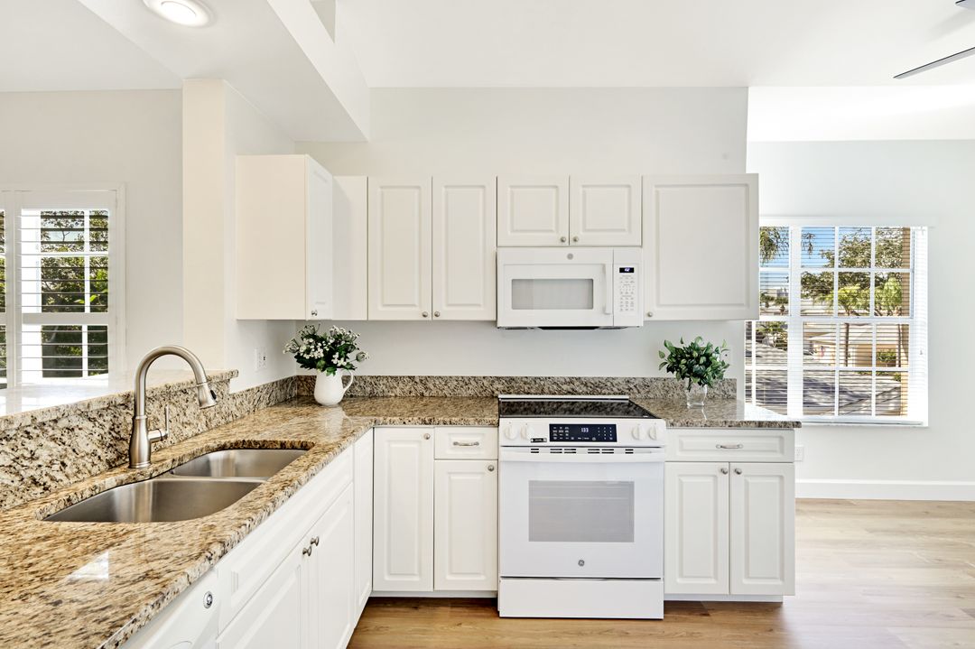 675 Wiggins Lake Dr #202, Naples, FL 34110