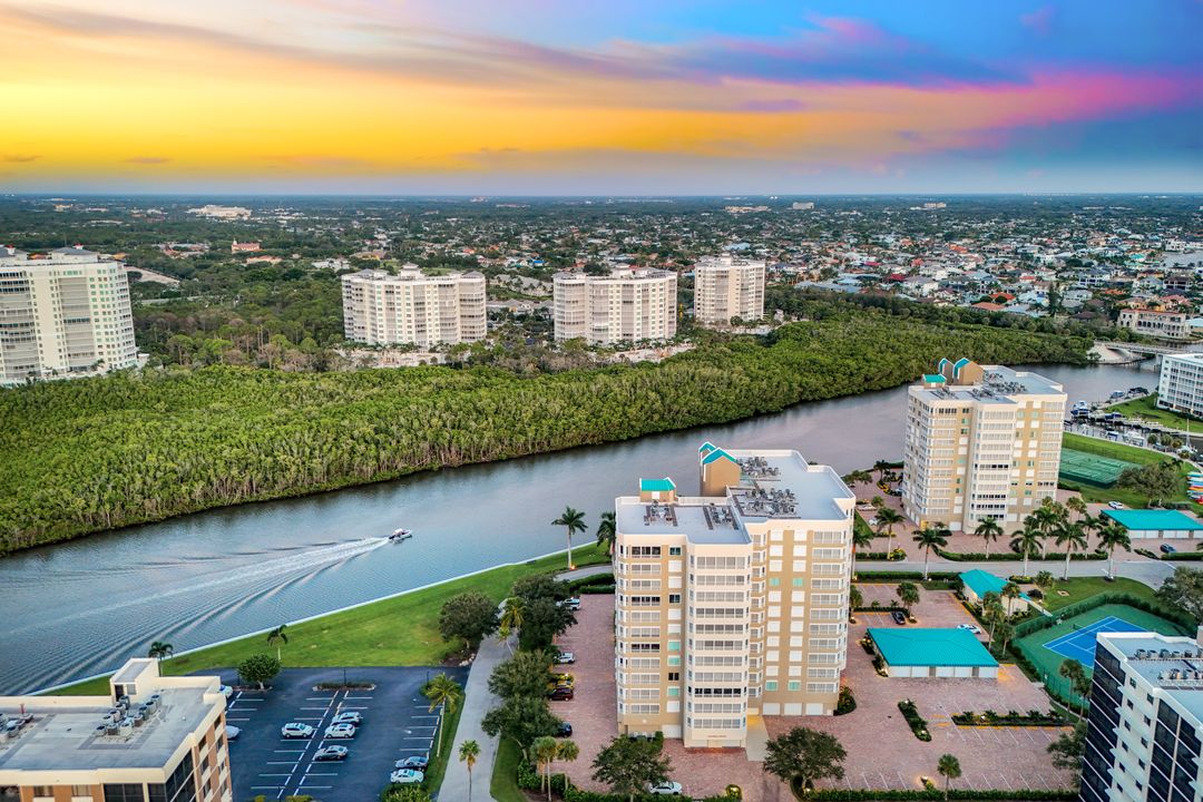 21 Bluebill Ave #1001, Naples, FL 34108