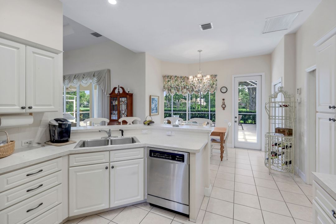 8397 Northhampton Ct, Naples, FL 34120