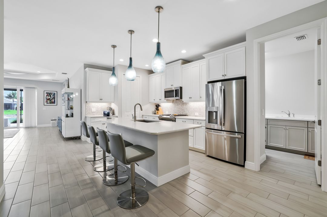 2291 Marquesa Cir, Naples, FL 34112