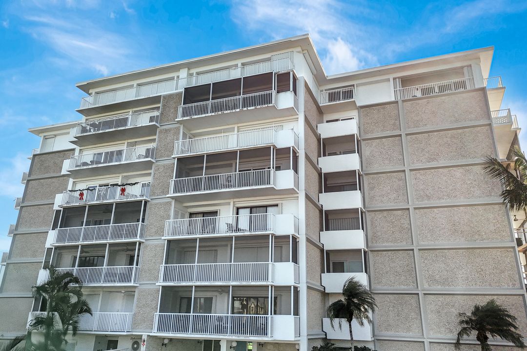 60 W Pelican St #401, Naples, FL 34113
