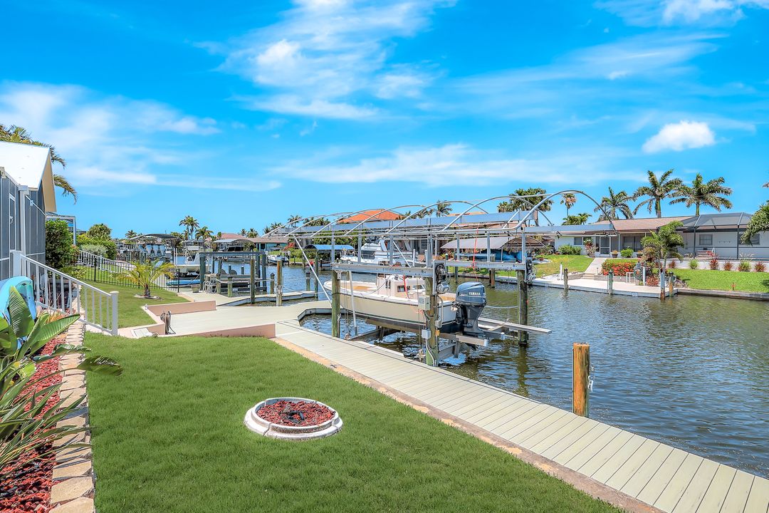 5012 SW 8th Pl, Cape Coral, FL 33914