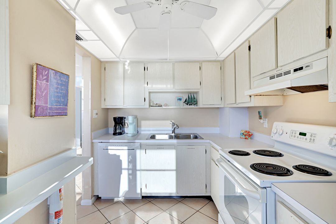 440 Seaview Ct #1012, Marco Island, FL 34145