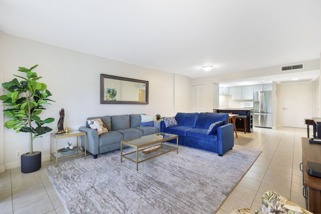 3 Bluebill Ave #206, Naples, FL 34108