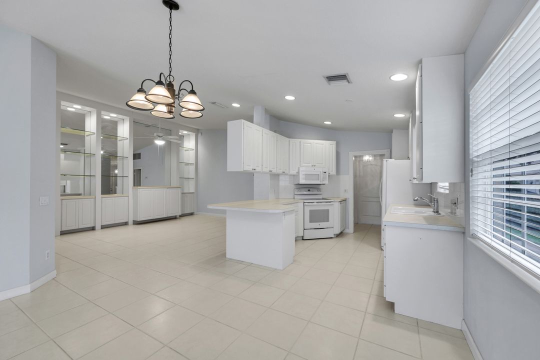 4922 Kingston Way, Naples, FL 34119