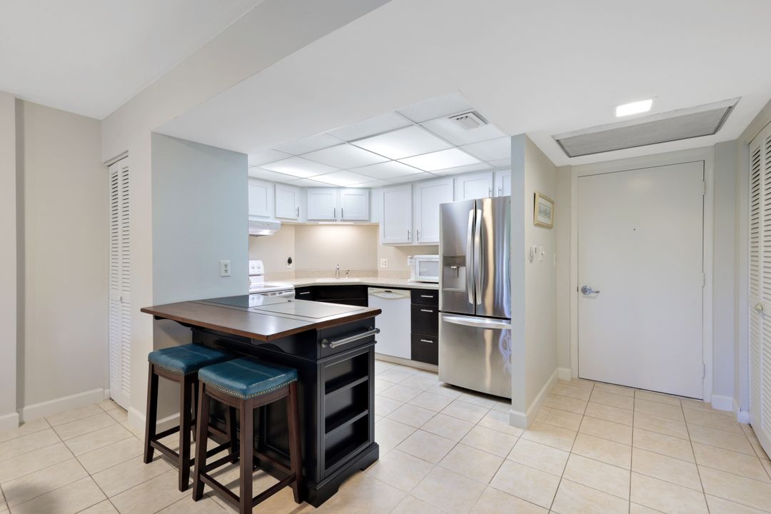 3 Bluebill Ave #206, Naples, FL 34108