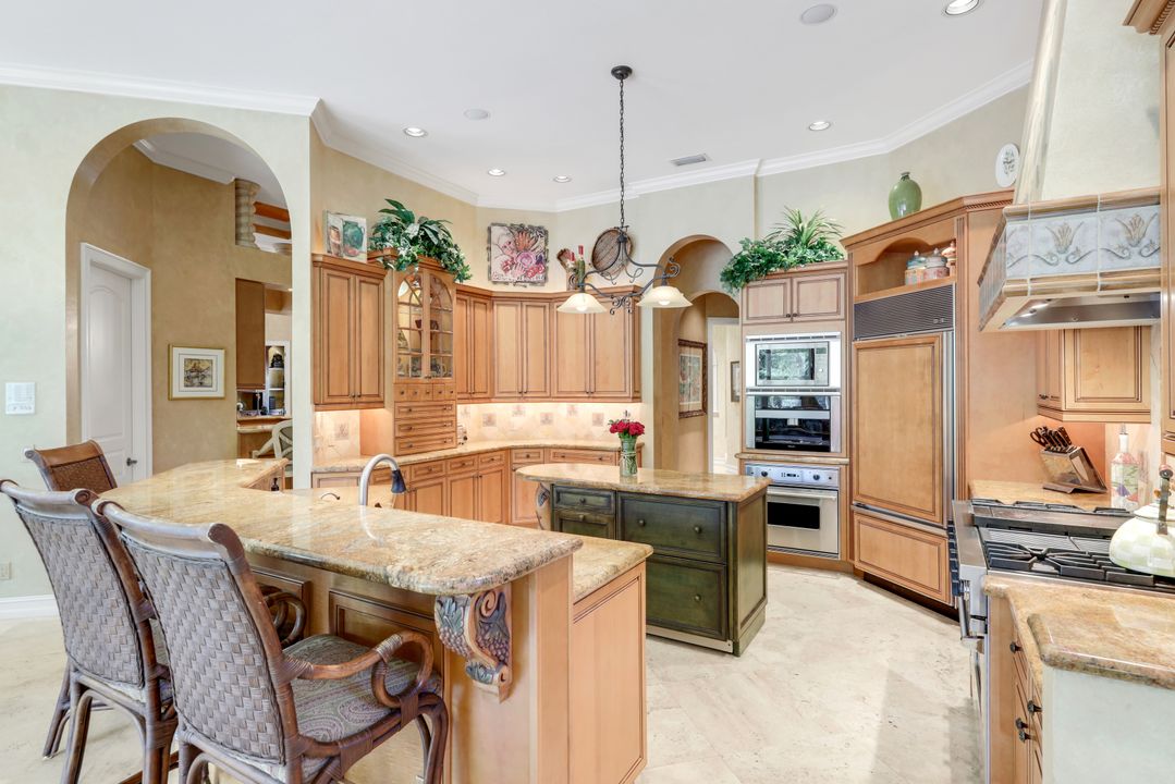 2350 Cheshire Ln, Naples, FL 34109