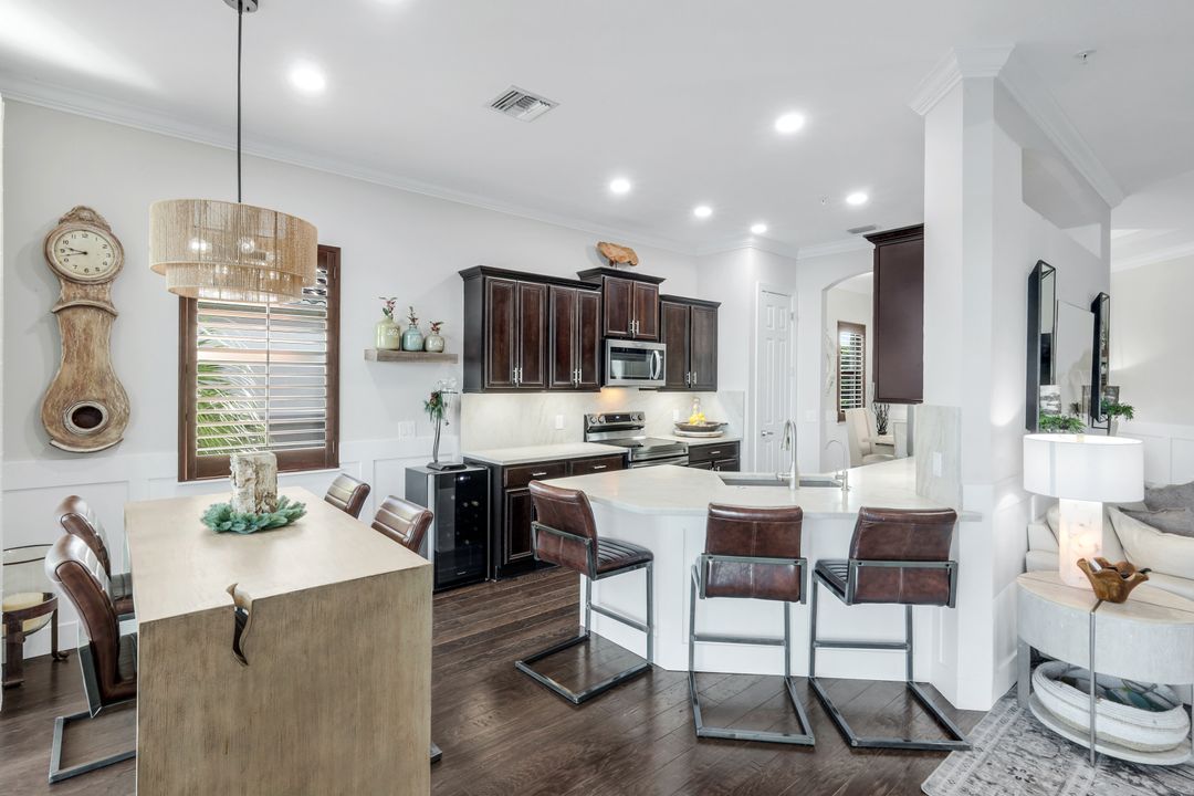 8783 Coastline Ct #202, Naples, FL 34120