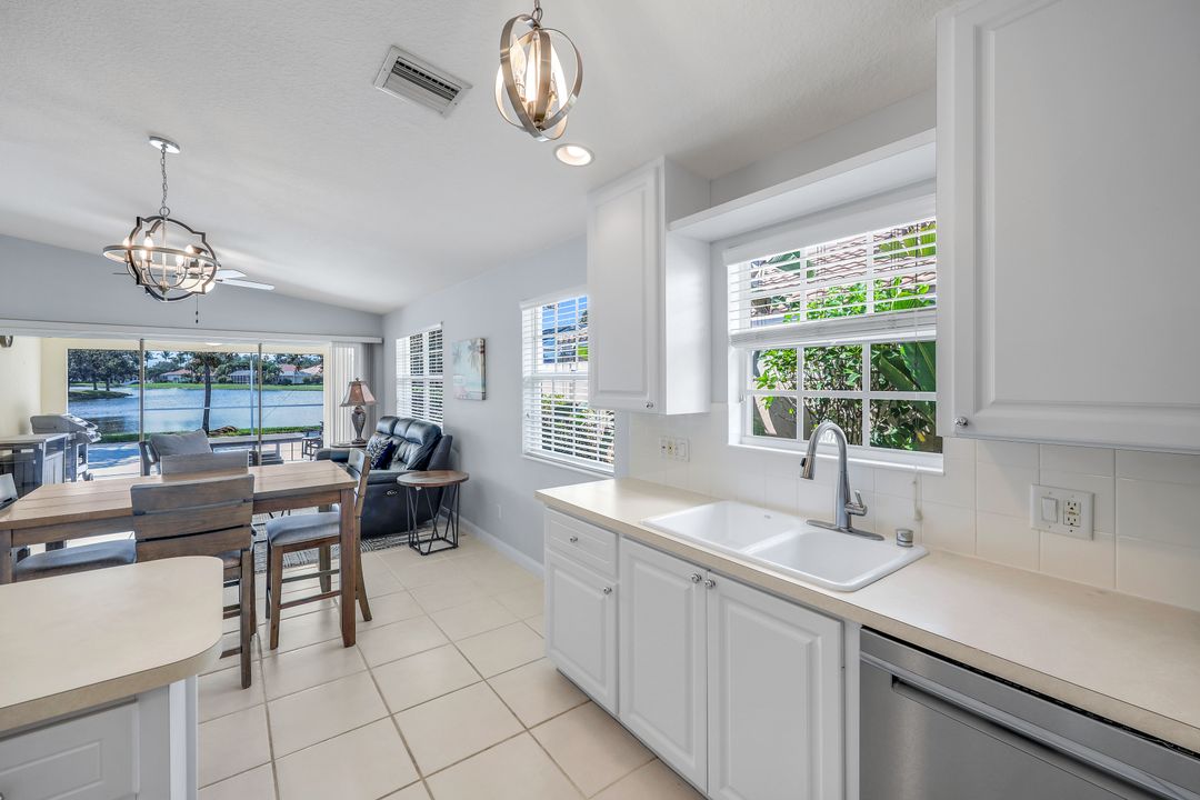 4251 Redonda Ln, Naples, FL 34119