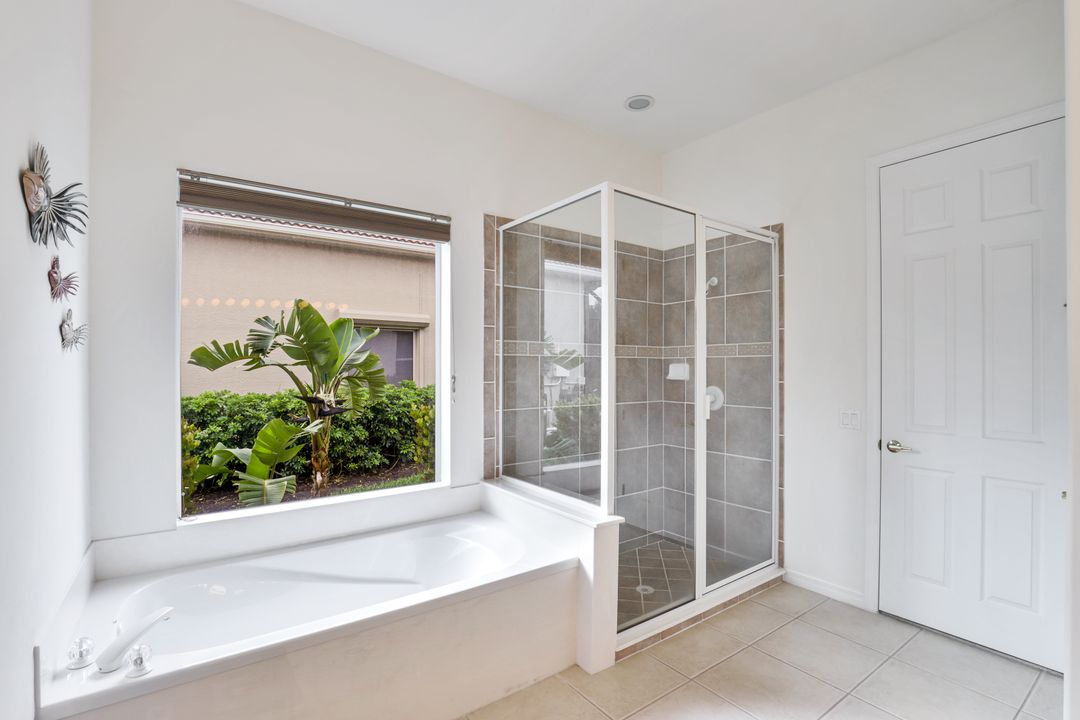 9956 St Moritz Dr, Miromar Lakes, FL 33913