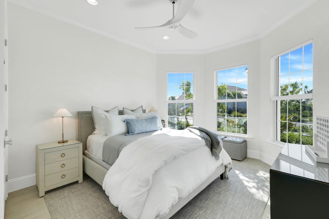 8825 Yucatan Ct, Naples, FL 34112