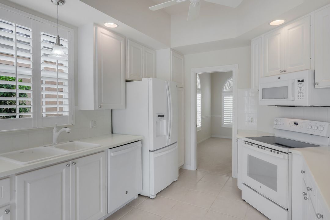 4471 Prescott Ln, Naples, FL 34119