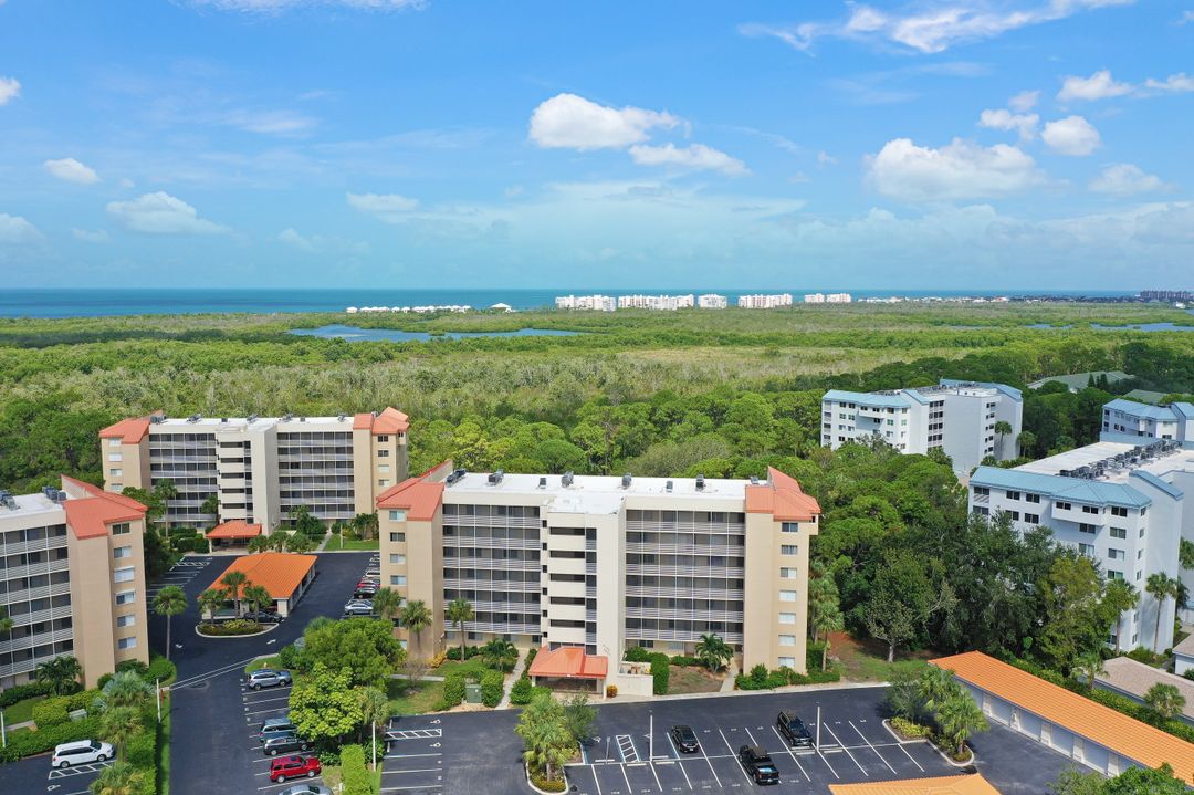 15191 Cedarwood Ln, Naples, FL 34110