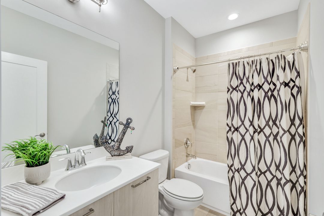 14832 Dockside Ln, Naples, FL 34114