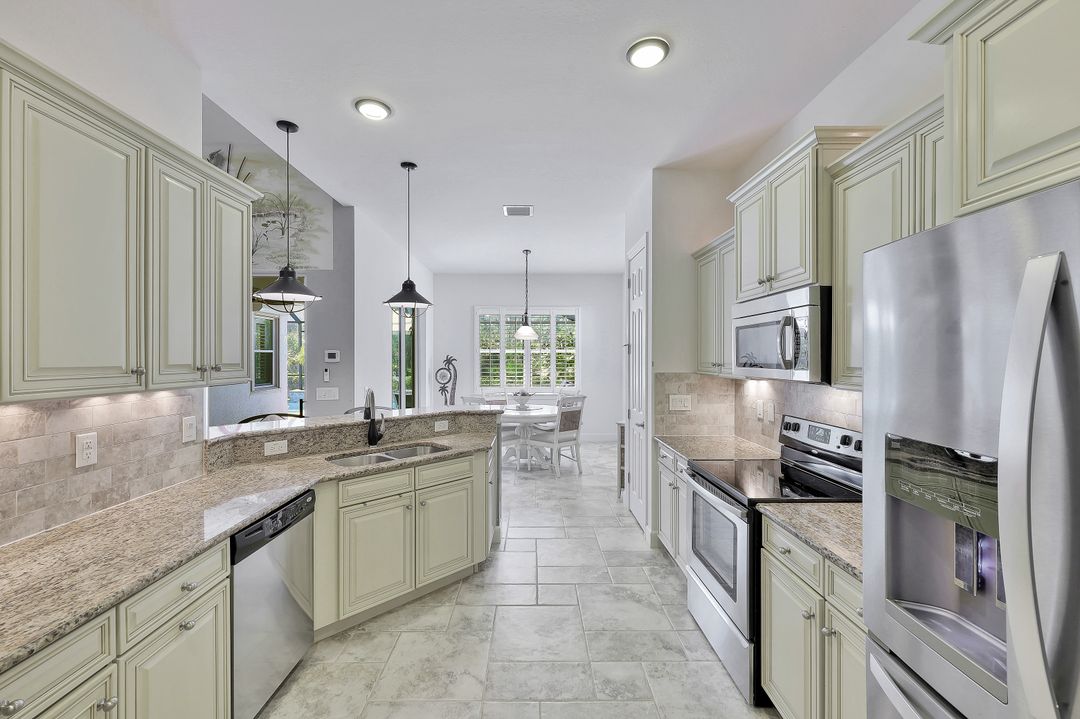 8130 Valiant Dr, Naples, FL 34104