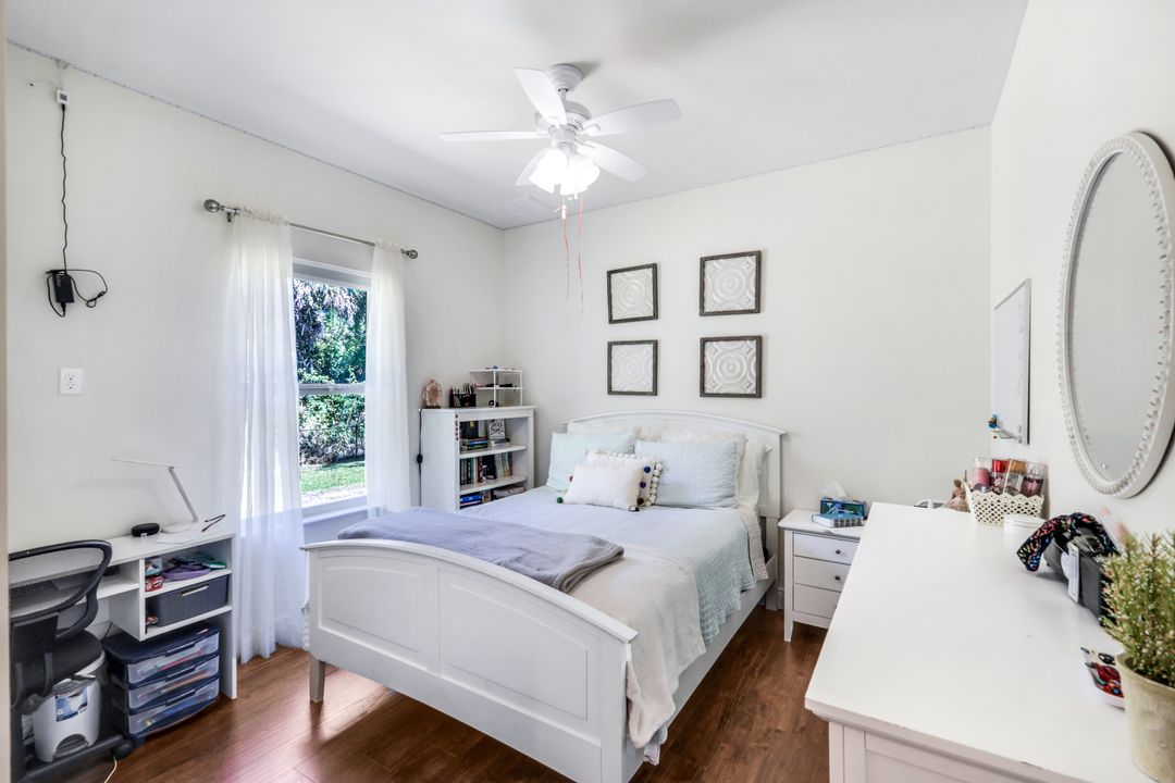 575 12th Ave NW, Naples, FL 34120