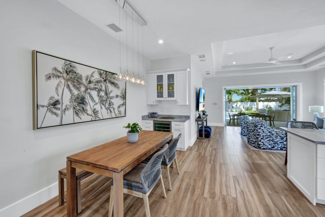 553 106th Ave N, Naples, FL 34108