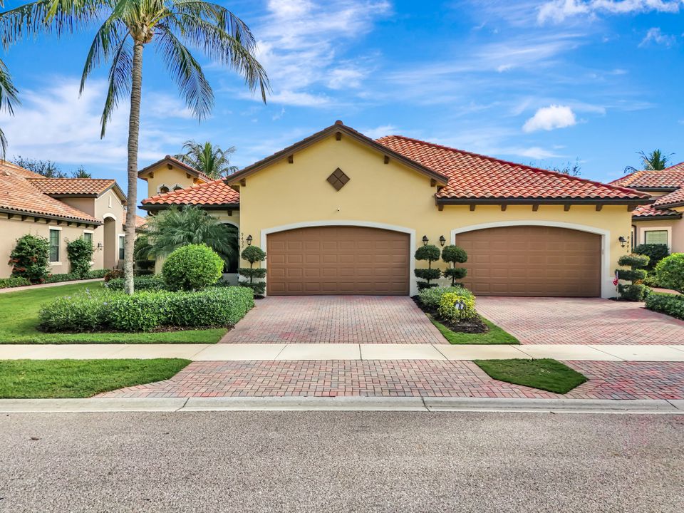 9492 Isla Bella Cir, Bonita Springs, FL 34135