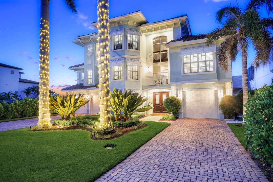 273 Egret Ave, Naples, FL 34108