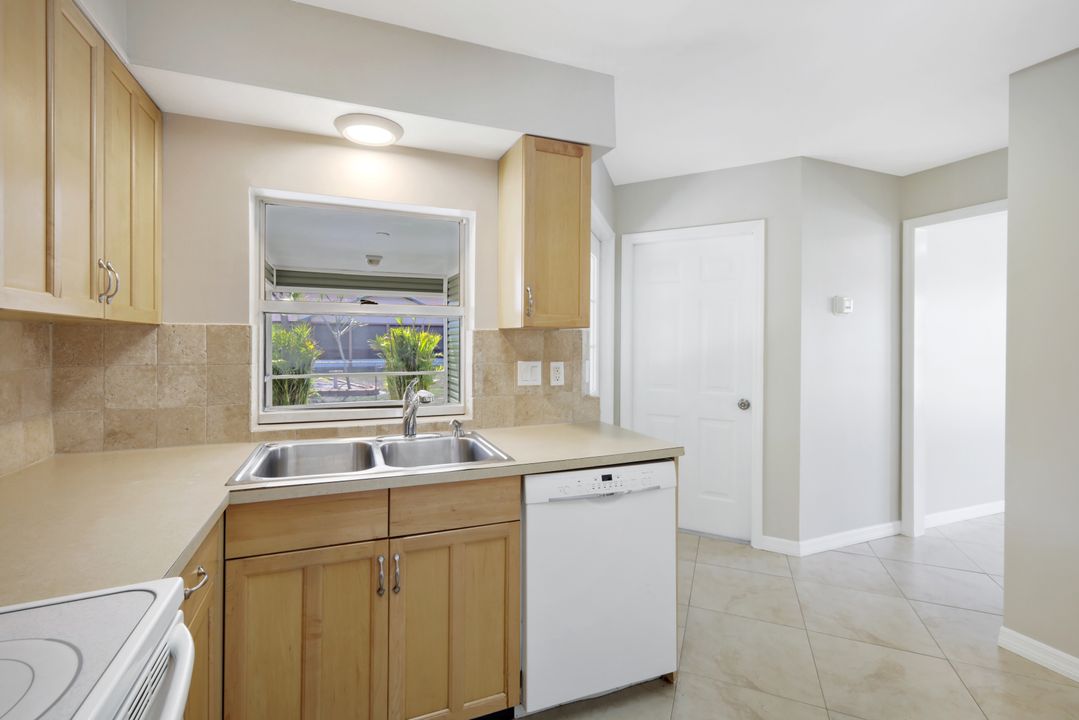 8440 Pennsylvania Blvd, Fort Myers, FL 33967