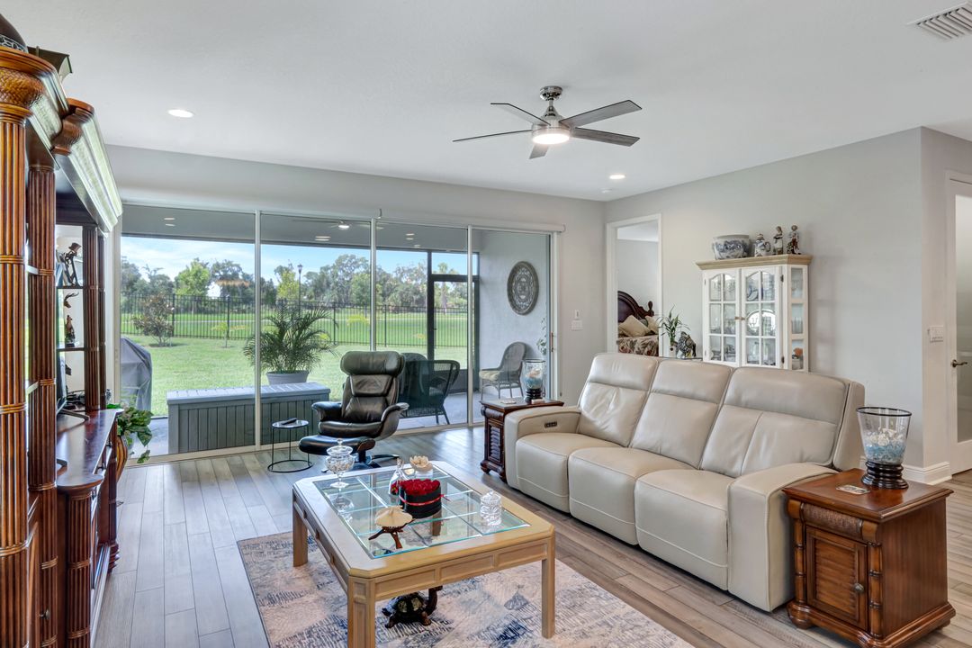 6219 Golden Nettle Dr, Apollo Beach, FL 33572