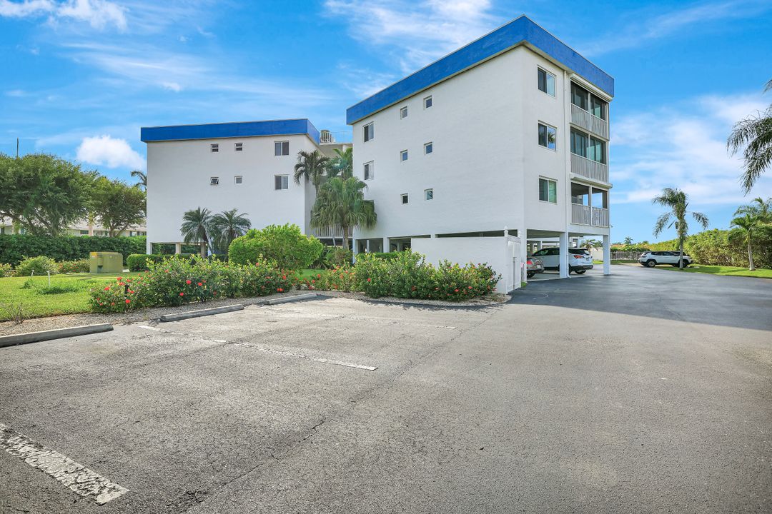 710 W Elkcam Cir #204, Marco Island, FL 34145