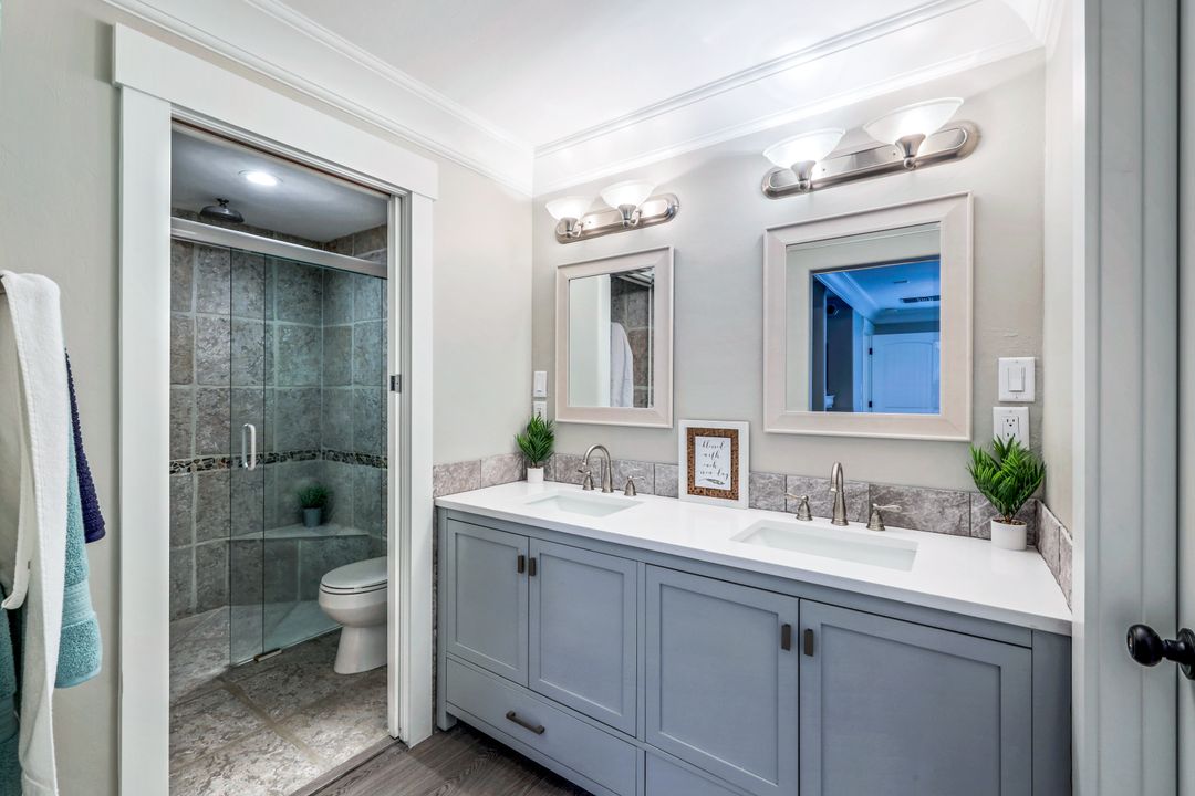 723 Willowhead Dr, Naples, FL 34103