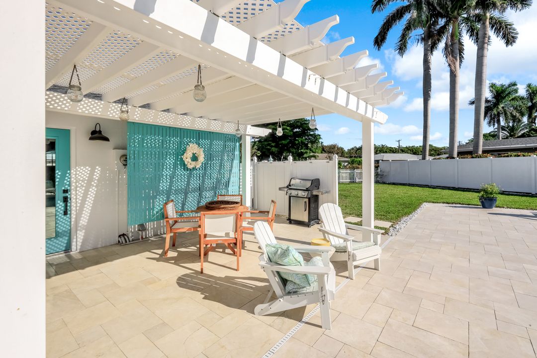 1086 N Town and River Dr, Fort Myers, FL 33919