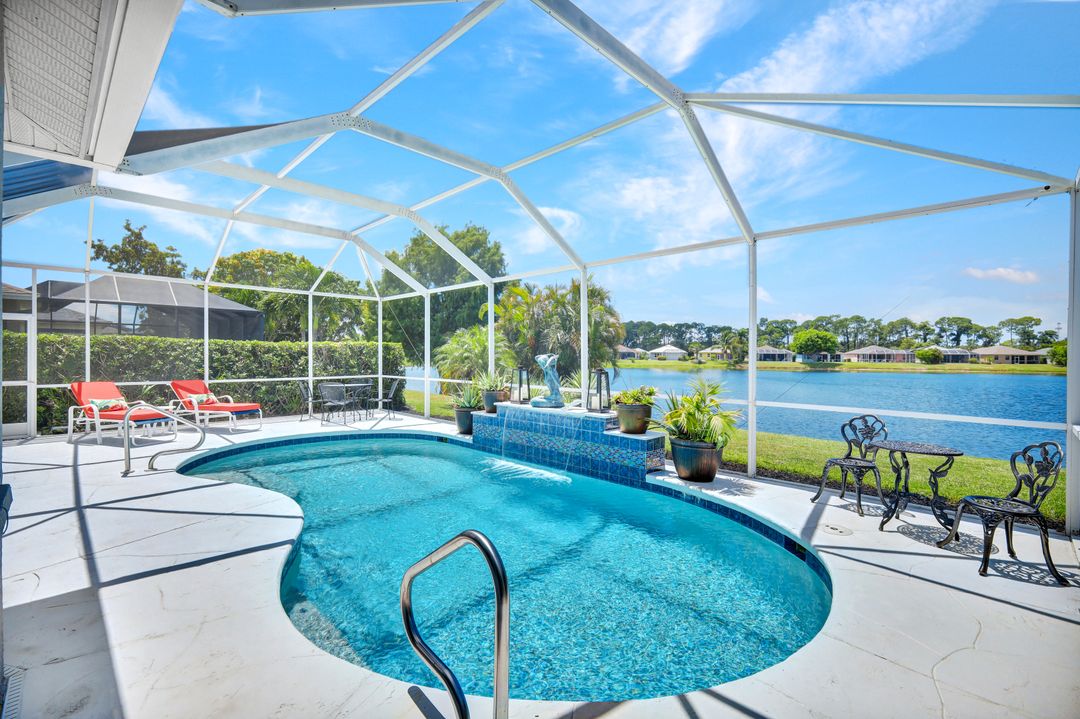 484 Crossfield Cir, Naples, FL 34104