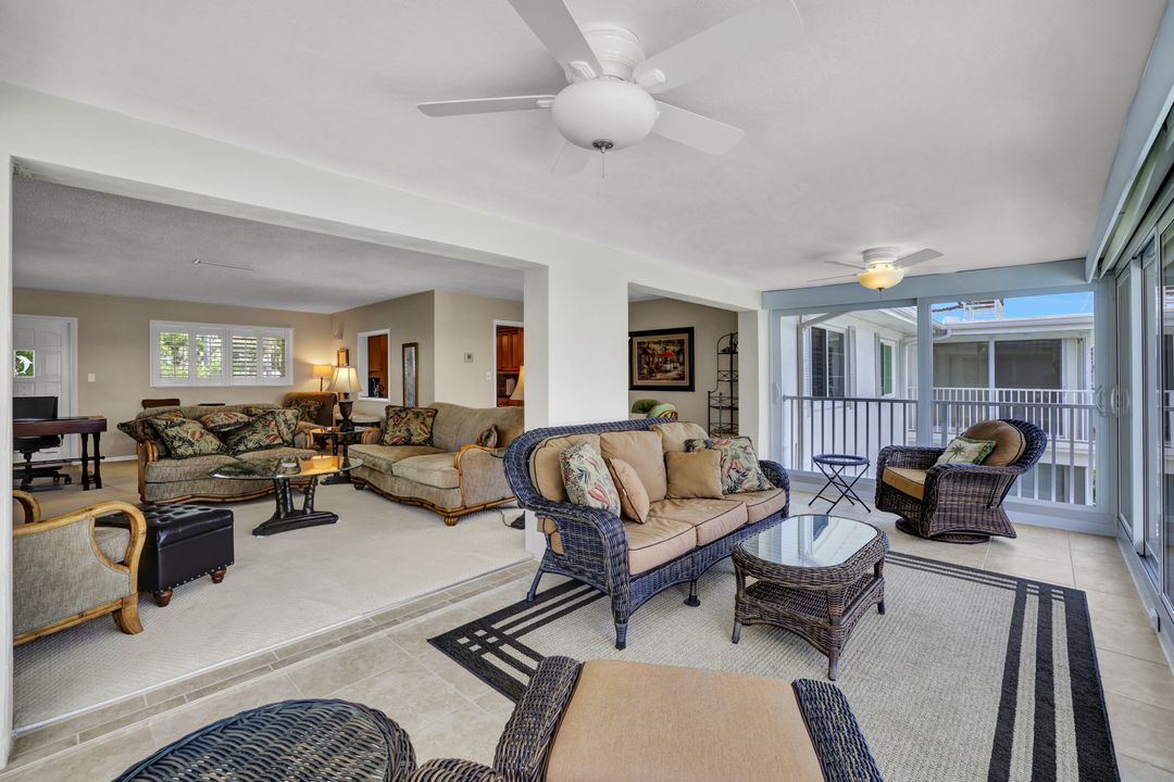 386 Harbour Dr, Naples, FL 34103