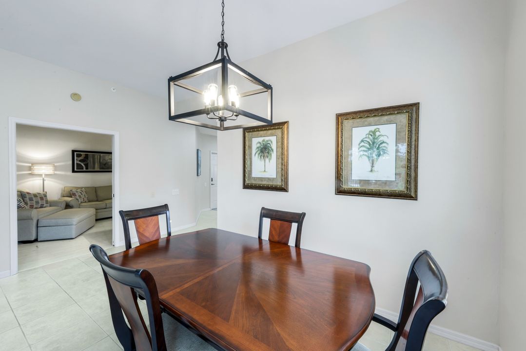 8231 Parkstone Pl #301, Naples, FL 34120