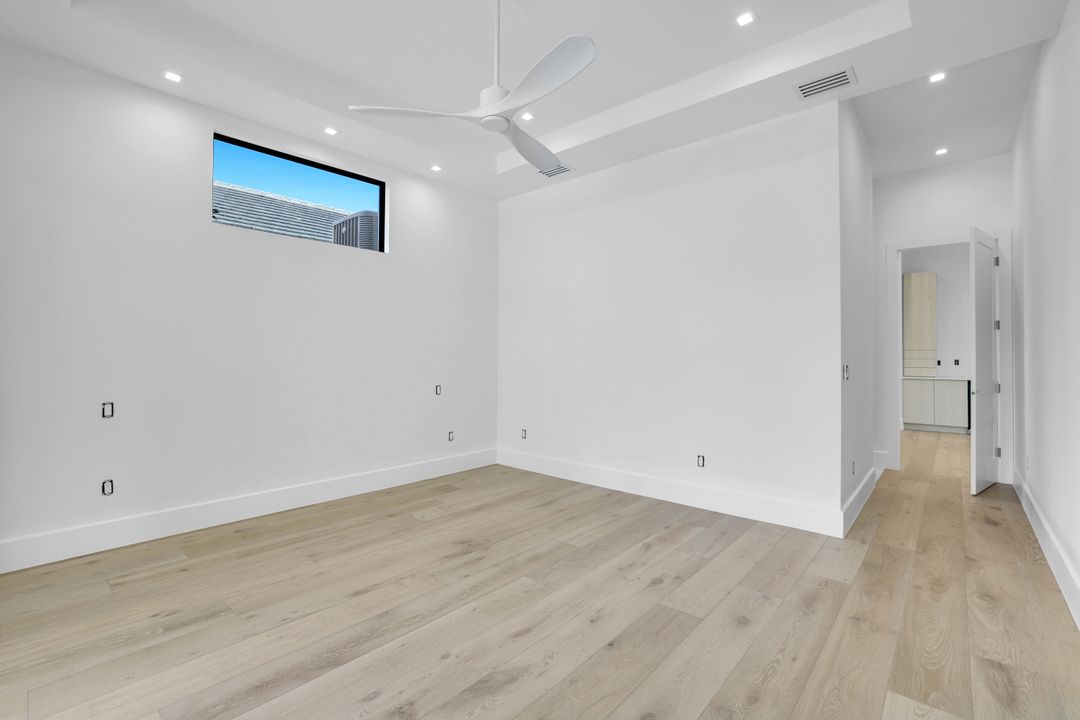 513 92nd Ave N, Naples, FL 34108