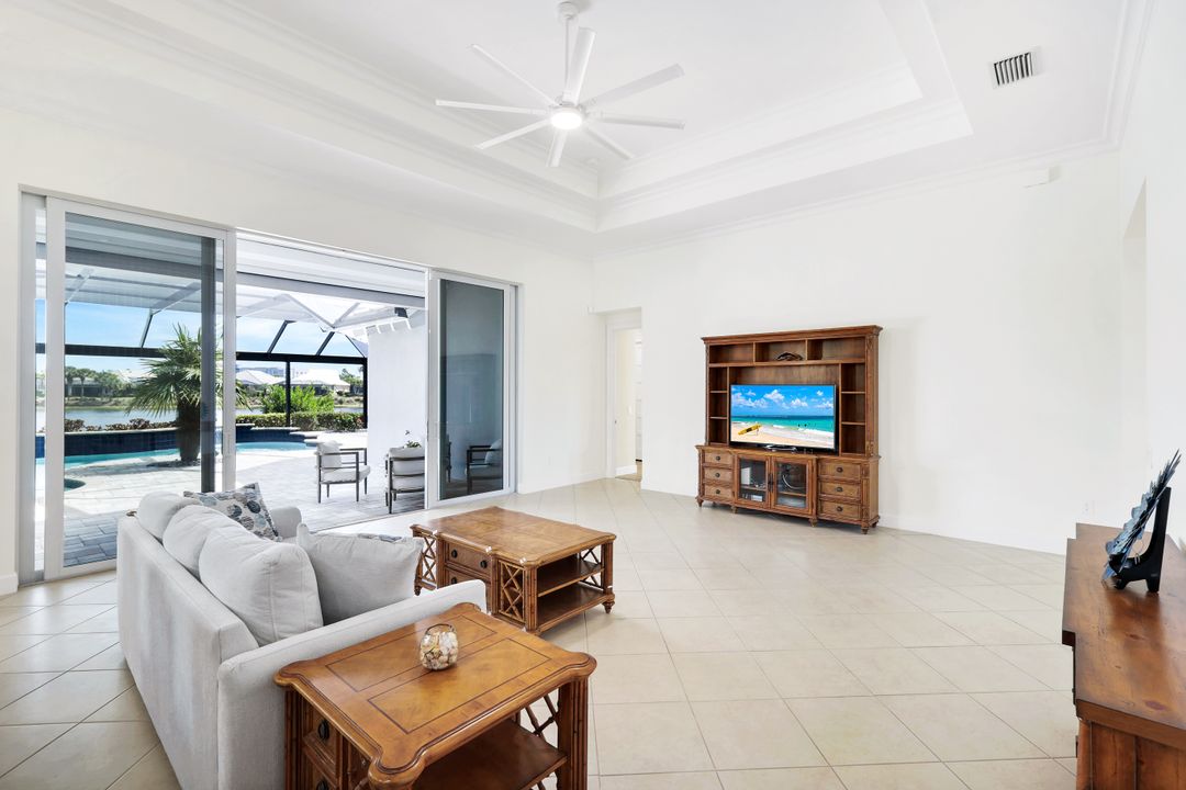 5052 Martinique Dr, Naples, FL 34113