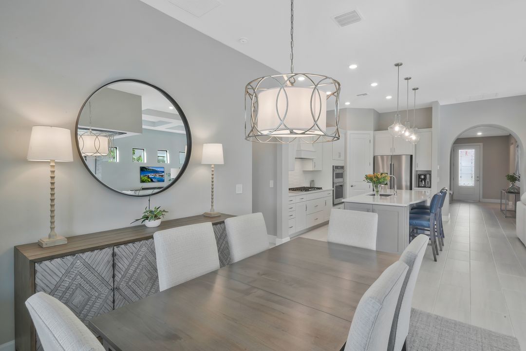 9815 Everglades Dr, Naples, FL 34120