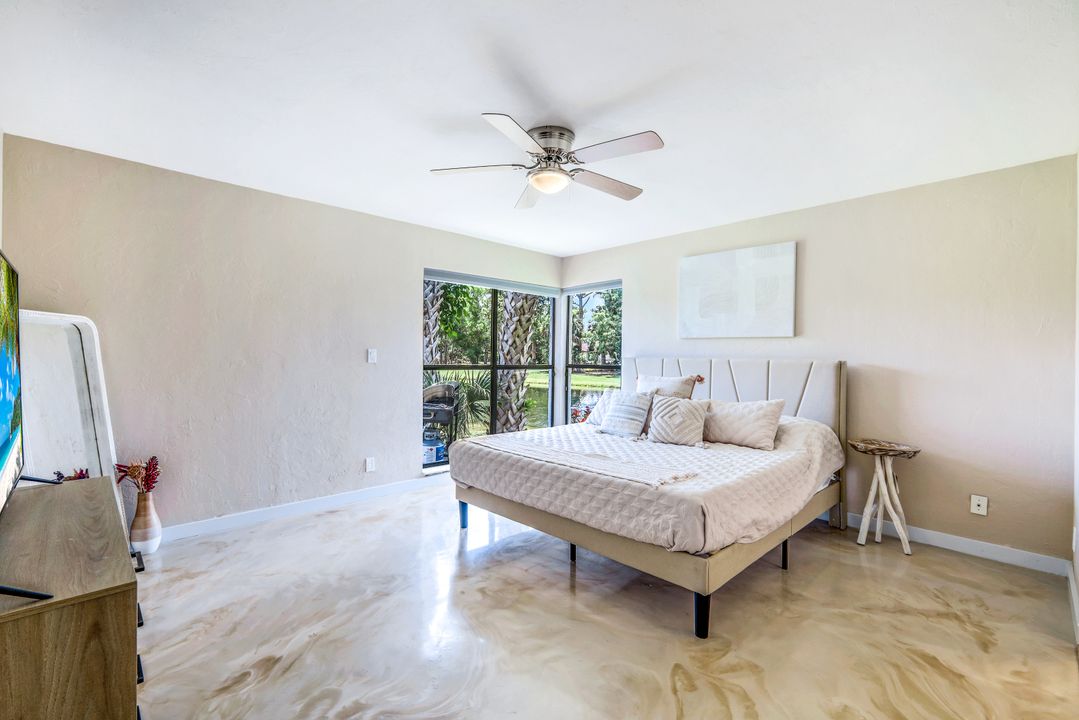 2266 Kings Lake Blvd, Naples, FL 34112