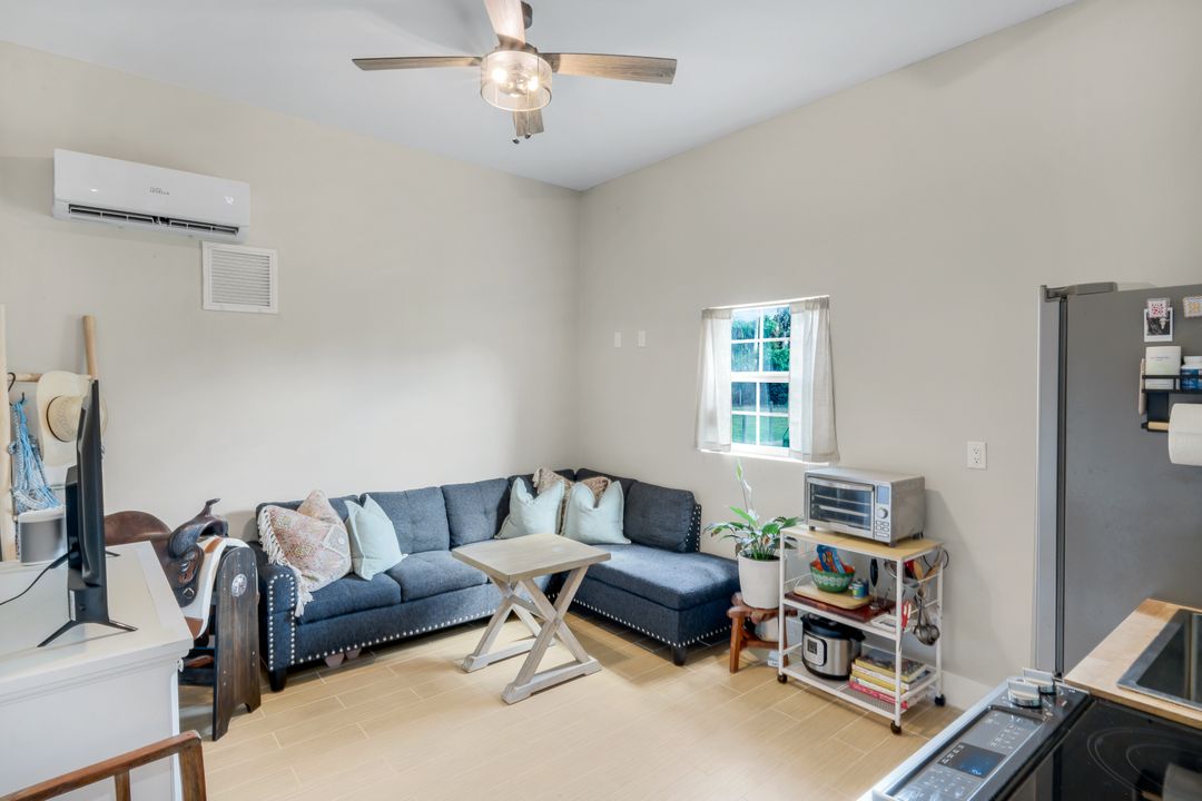 1960 Moulder Dr, Naples, FL 34120