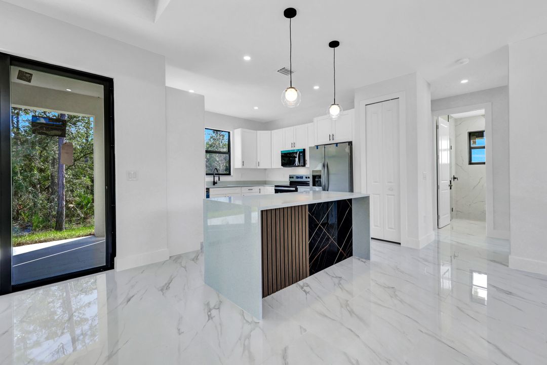 2002 East 10th Street, Lehigh Acres, FL 33936