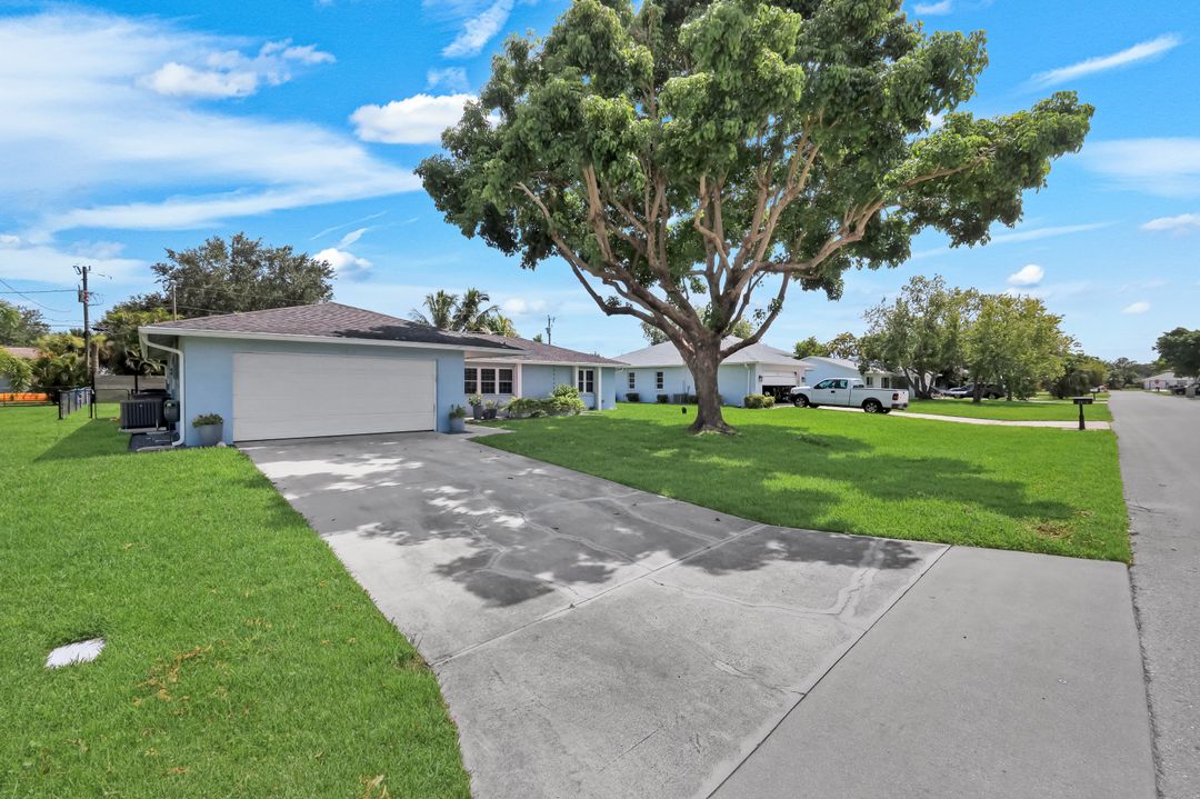 2212 SE 7th St, Cape Coral, FL 33990