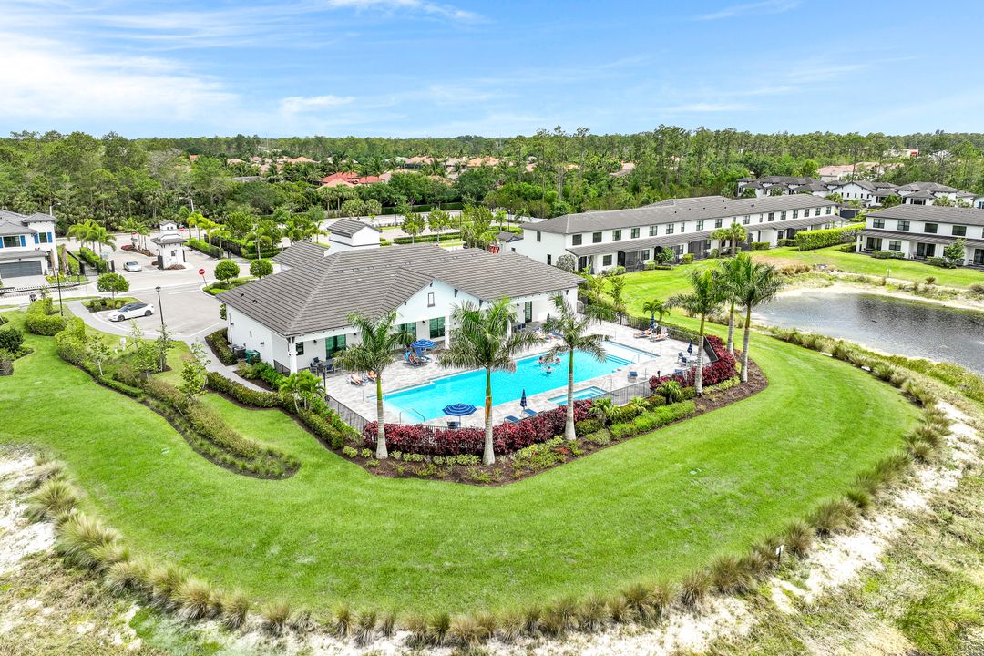 7473 Rockefeller Dr, Naples, FL 34119