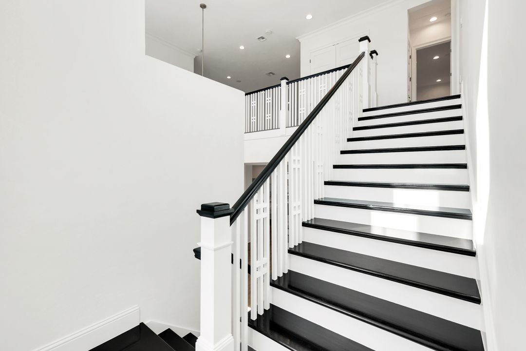 6273 Negril Isle Dr, Naples, FL 34113