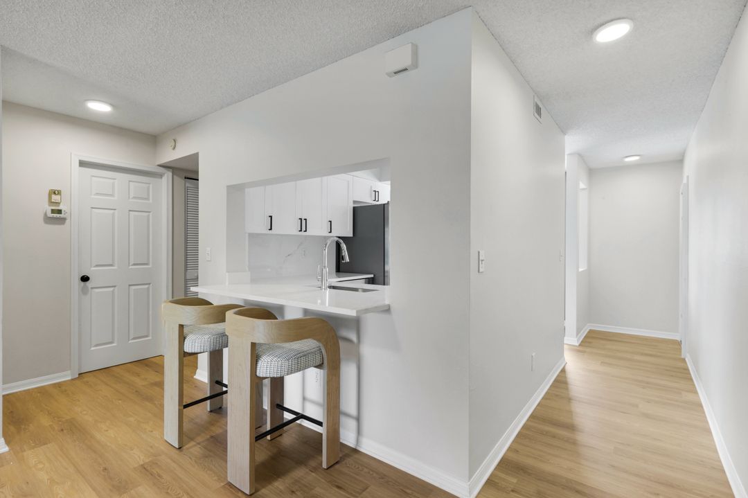 121 Wading Bird Cir #B-103, Naples, FL 34110